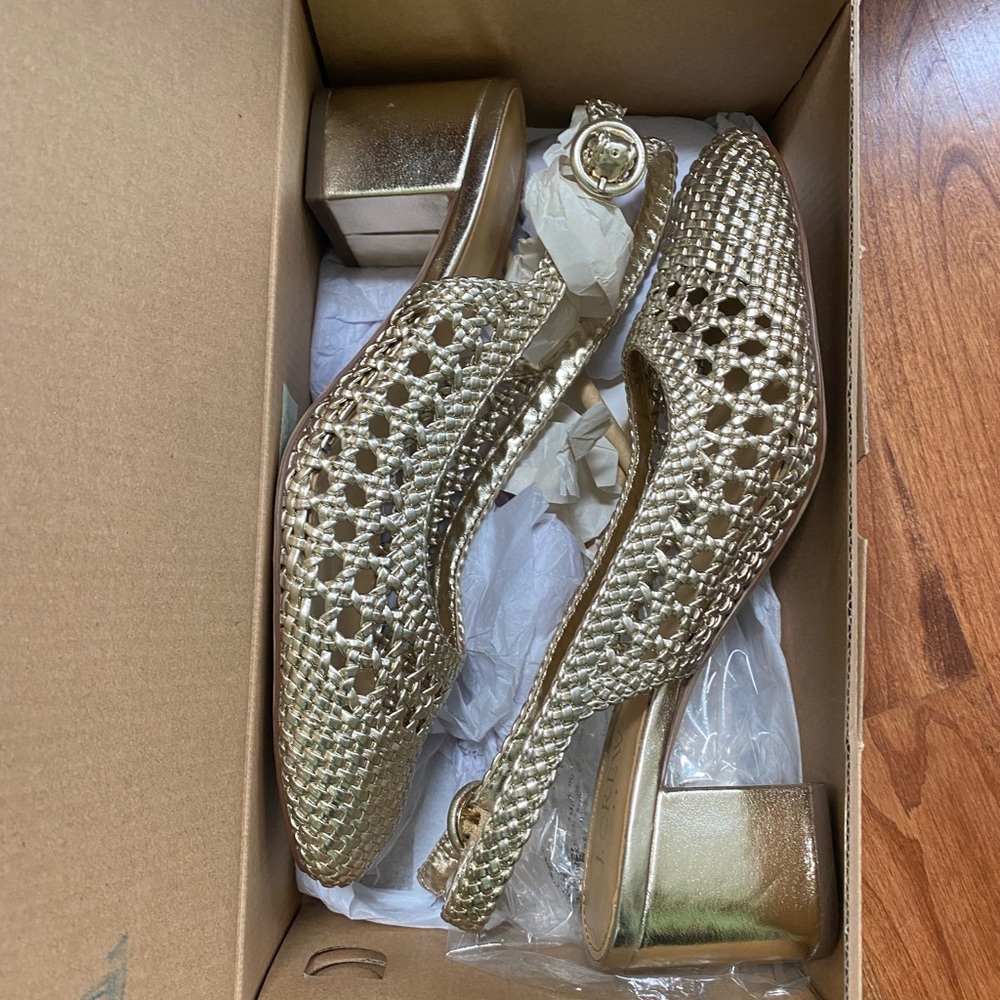 NWT Woven metallic sling back heels